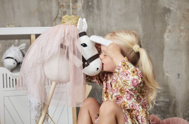 Koń na kiju, łaciaty - by Astrup