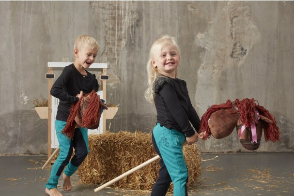 Koń na kiju, łaciaty - by Astrup