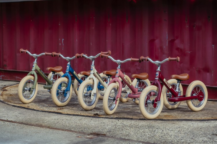 Pierwszy rower biegowy balansujący dziecięcy czerwony dla dzieci Trybike