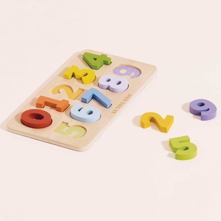 Drewniane cyferki zabawka edukacyjna dla dzieci sorter kształtów Le Toy Van